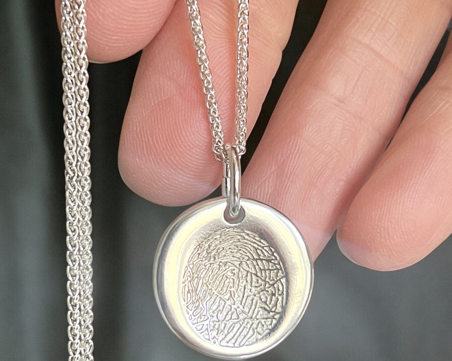 Elodie – Circle Fingerprint Pendant Necklace in Sterling Silver - Little Fingers 'n' Toes