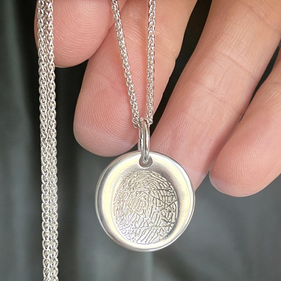 Elodie – Circle Fingerprint Pendant Necklace in Sterling Silver - Little Fingers 'n' Toes